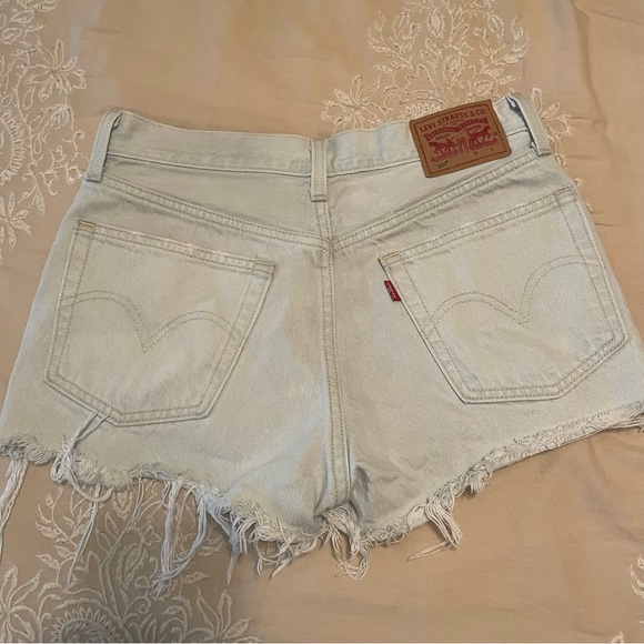 Levi’s shorts - Picture 2 of 4